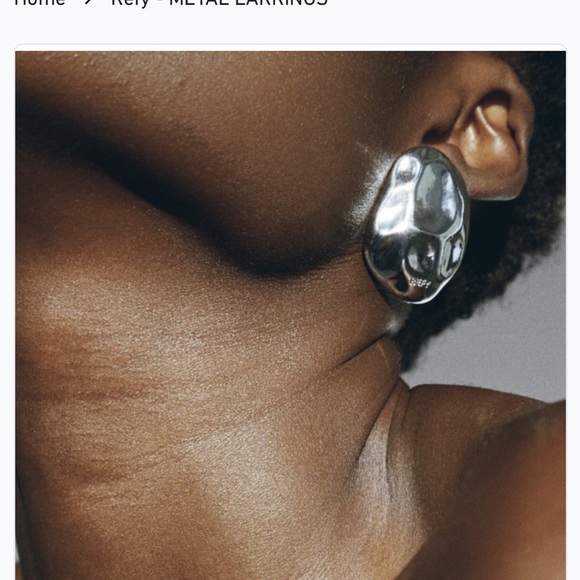 Refy Metal earrings pebble shape, oversized stud silver looking earrings - Picture 2 of 8